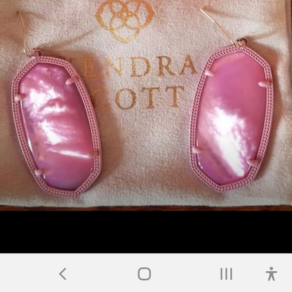 Kendra Scott pink mother of pearl Danielle earring